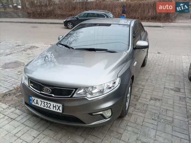 Серый Киа Форте, объемом двигателя 1.59 л и пробегом 340 тыс. км за 5400 $, фото 1 на Automoto.ua