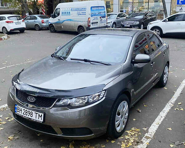 Серый Киа Форте, объемом двигателя 2 л и пробегом 311 тыс. км за 6999 $, фото 1 на Automoto.ua