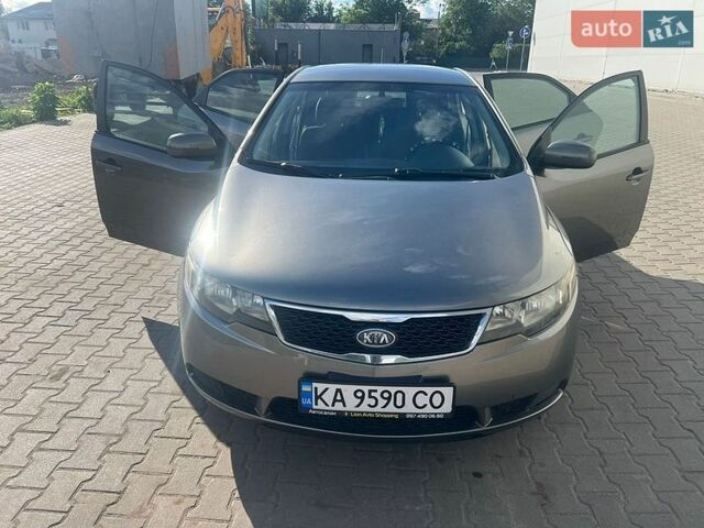 Сірий Кіа Форте, об'ємом двигуна 2 л та пробігом 154 тис. км за 6500 $, фото 1 на Automoto.ua