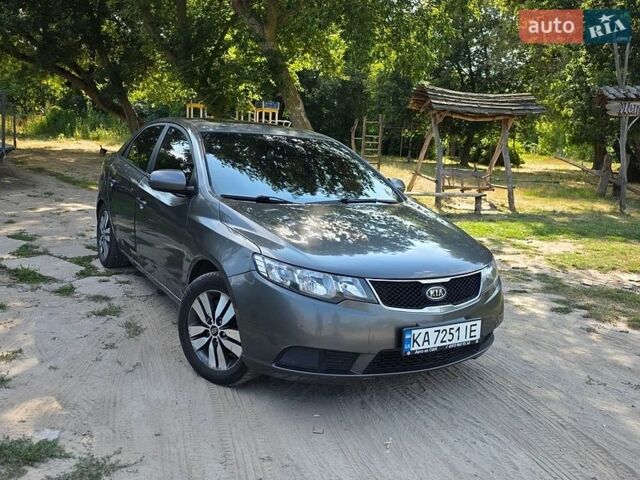 Серый Киа Форте, объемом двигателя 2 л и пробегом 286 тыс. км за 6600 $, фото 1 на Automoto.ua