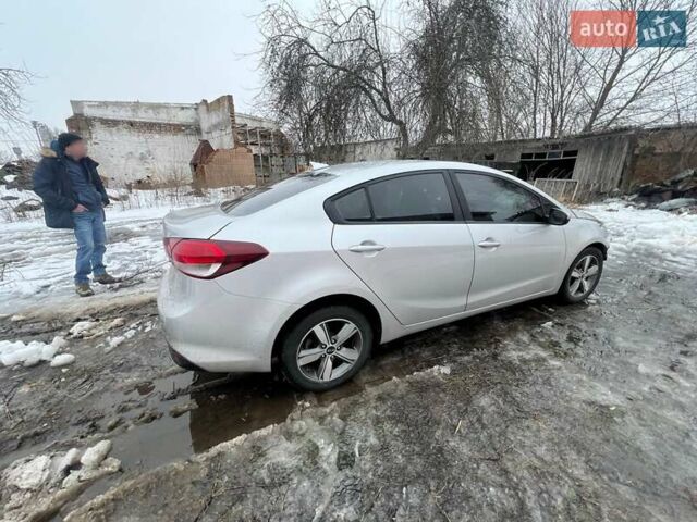 Сірий Кіа Форте, об'ємом двигуна 2 л та пробігом 150 тис. км за 1000 $, фото 1 на Automoto.ua