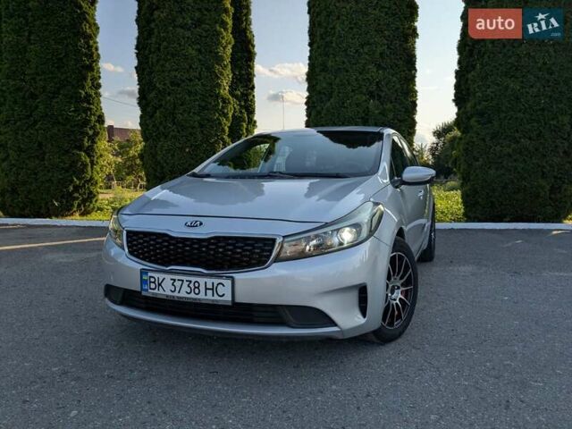 Серый Киа Форте, объемом двигателя 2 л и пробегом 115 тыс. км за 9199 $, фото 1 на Automoto.ua