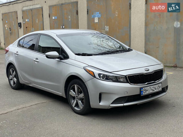 Серый Киа Форте, объемом двигателя 2 л и пробегом 180 тыс. км за 9500 $, фото 1 на Automoto.ua