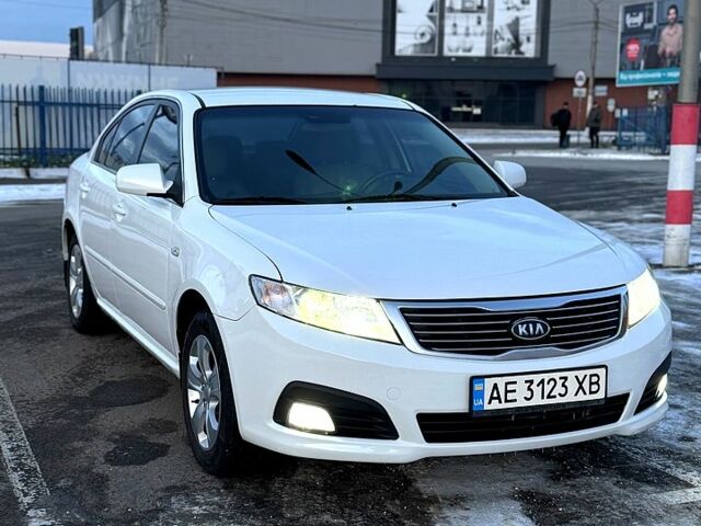 Білий Кіа Маджентіс, об'ємом двигуна 2 л та пробігом 26800 тис. км за 6300 $, фото 1 на Automoto.ua