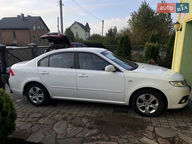 Білий Кіа Маджентіс, об'ємом двигуна 2 л та пробігом 162 тис. км за 6000 $, фото 1 на Automoto.ua