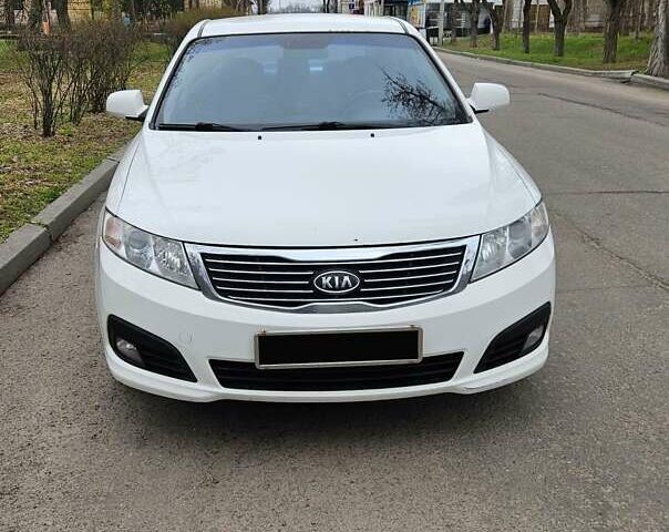 Белый Киа Маджентис, объемом двигателя 2 л и пробегом 240 тыс. км за 6000 $, фото 1 на Automoto.ua