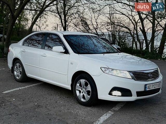Белый Киа Маджентис, объемом двигателя 2 л и пробегом 268 тыс. км за 5999 $, фото 1 на Automoto.ua