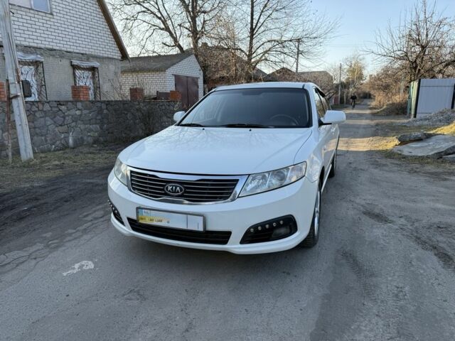 Білий Кіа Маджентіс, об'ємом двигуна 2 л та пробігом 220 тис. км за 6000 $, фото 1 на Automoto.ua