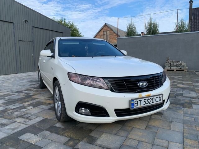 Белый Киа Маджентис, объемом двигателя 2 л и пробегом 228 тыс. км за 7000 $, фото 1 на Automoto.ua