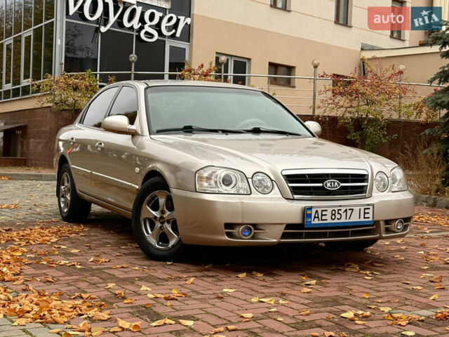 Бежевий Кіа Маджентіс, об'ємом двигуна 2 л та пробігом 165 тис. км за 3900 $, фото 1 на Automoto.ua