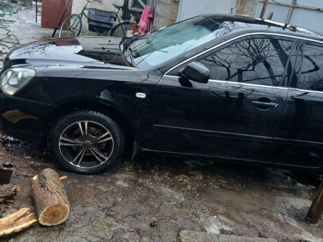 Чорний Кіа Маджентіс, об'ємом двигуна 2 л та пробігом 197 тис. км за 4400 $, фото 1 на Automoto.ua