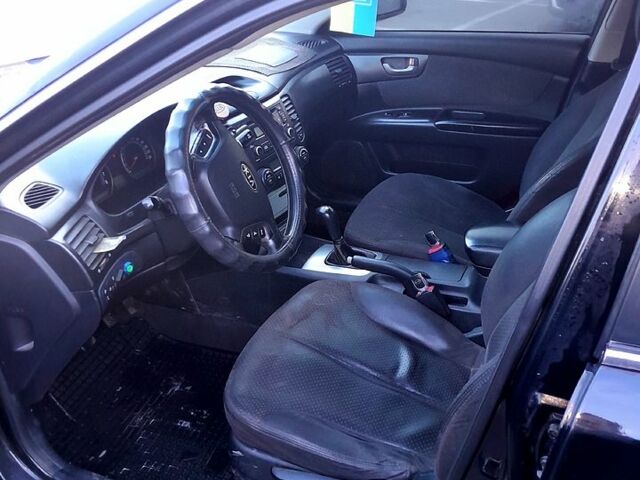 Кіа Маджентіс, об'ємом двигуна 2 л та пробігом 200 тис. км за 4500 $, фото 1 на Automoto.ua