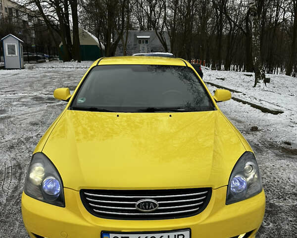 Желтый Киа Маджентис, объемом двигателя 2 л и пробегом 258 тыс. км за 3950 $, фото 1 на Automoto.ua