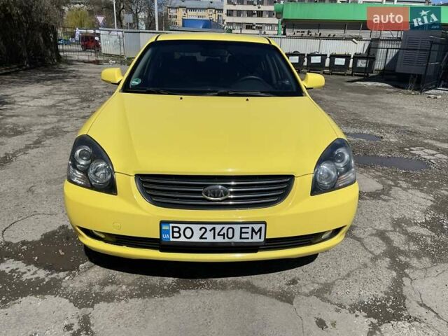 Желтый Киа Маджентис, объемом двигателя 2 л и пробегом 250 тыс. км за 5200 $, фото 1 на Automoto.ua