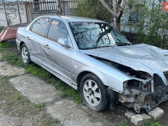 Сірий Кіа Маджентіс, об'ємом двигуна 2 л та пробігом 266 тис. км за 1000 $, фото 1 на Automoto.ua