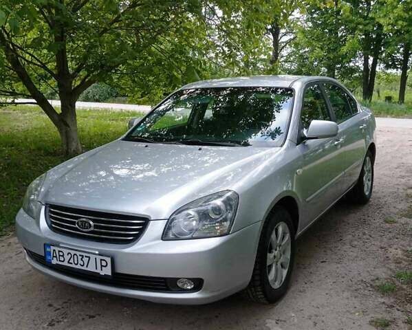 Сірий Кіа Маджентіс, об'ємом двигуна 2 л та пробігом 225 тис. км за 4900 $, фото 1 на Automoto.ua