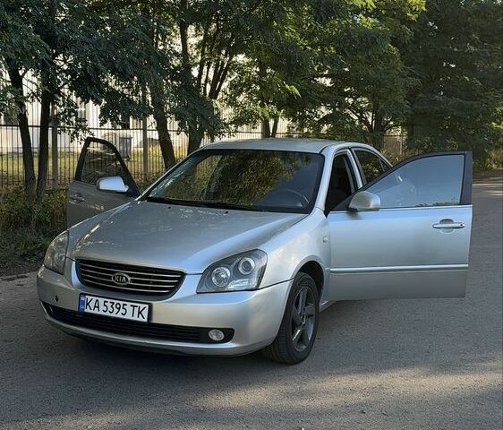 Сірий Кіа Маджентіс, об'ємом двигуна 2 л та пробігом 258 тис. км за 4411 $, фото 1 на Automoto.ua