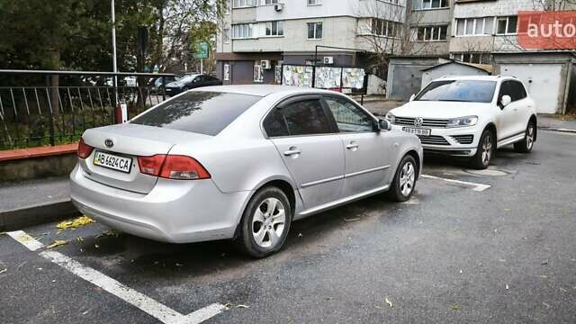Сірий Кіа Маджентіс, об'ємом двигуна 2 л та пробігом 190 тис. км за 5200 $, фото 1 на Automoto.ua