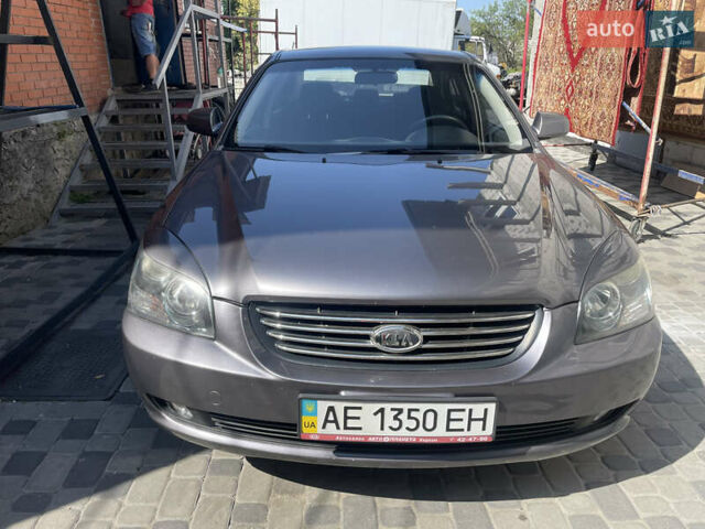 Сірий Кіа Маджентіс, об'ємом двигуна 2 л та пробігом 175 тис. км за 6200 $, фото 1 на Automoto.ua