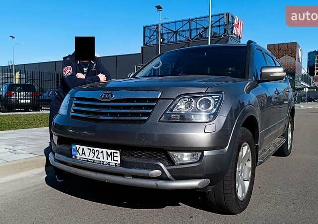 Серый Киа Мохаве, объемом двигателя 2.96 л и пробегом 285 тыс. км за 14000 $, фото 1 на Automoto.ua