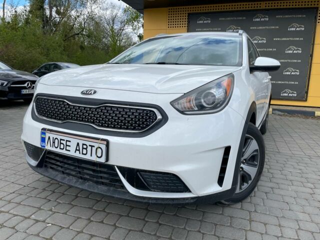 Белый Киа Niro, объемом двигателя 1.6 л и пробегом 165 тыс. км за 14900 $, фото 1 на Automoto.ua