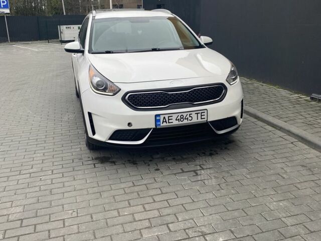 Білий Кіа Niro, об'ємом двигуна 1.6 л та пробігом 65 тис. км за 14400 $, фото 1 на Automoto.ua