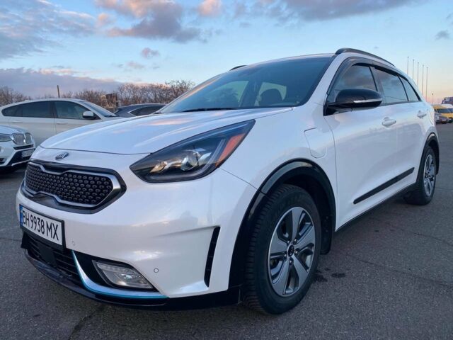 Белый Киа Niro, объемом двигателя 1.6 л и пробегом 22 тыс. км за 30999 $, фото 1 на Automoto.ua