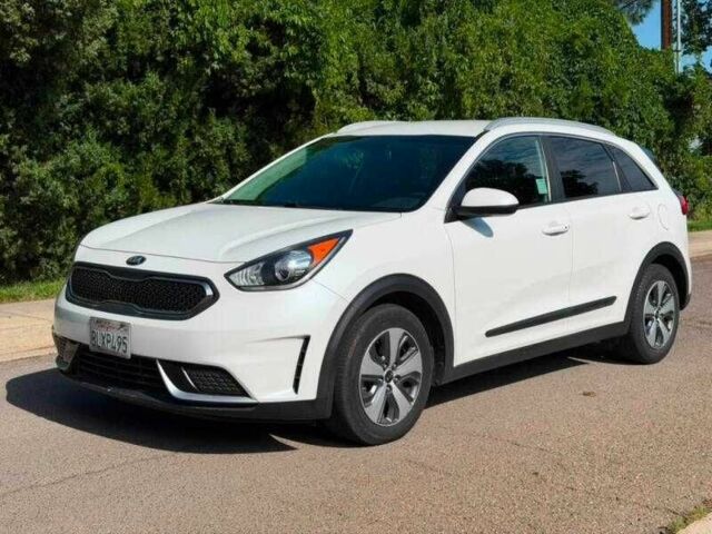 Білий Кіа Niro, об'ємом двигуна 1.6 л та пробігом 43 тис. км за 2608 $, фото 1 на Automoto.ua