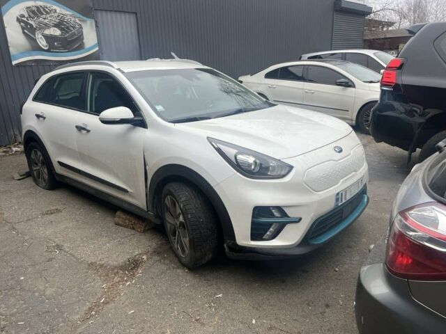 Киа Niro 2019 в Киеве на Automoto.ua Белый Киа Niro, объемом двигателя 0 л и пробегом 200 тыс. км за 6500 $, фото 1 на Automoto.ua