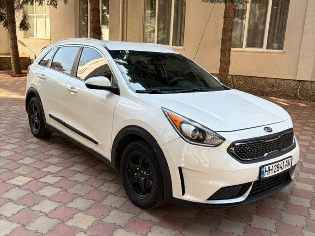 Белый Киа Niro, объемом двигателя 1.6 л и пробегом 310 тыс. км за 12950 $, фото 1 на Automoto.ua