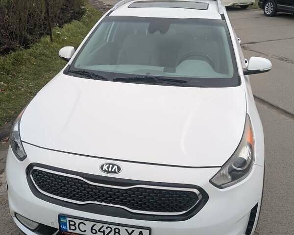 Белый Киа Niro, объемом двигателя 1.6 л и пробегом 110 тыс. км за 15600 $, фото 1 на Automoto.ua