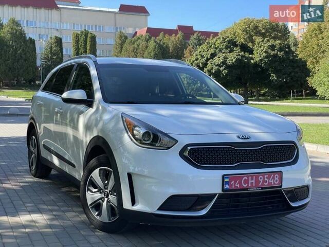Белый Киа Niro, объемом двигателя 0 л и пробегом 182 тыс. км за 16700 $, фото 1 на Automoto.ua