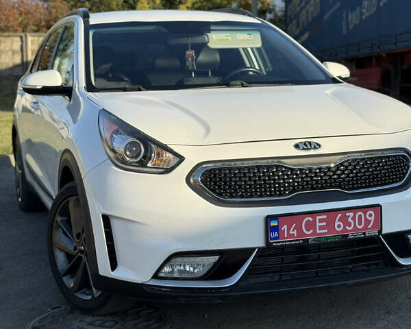 Білий Кіа Niro, об'ємом двигуна 1.58 л та пробігом 77 тис. км за 16500 $, фото 1 на Automoto.ua