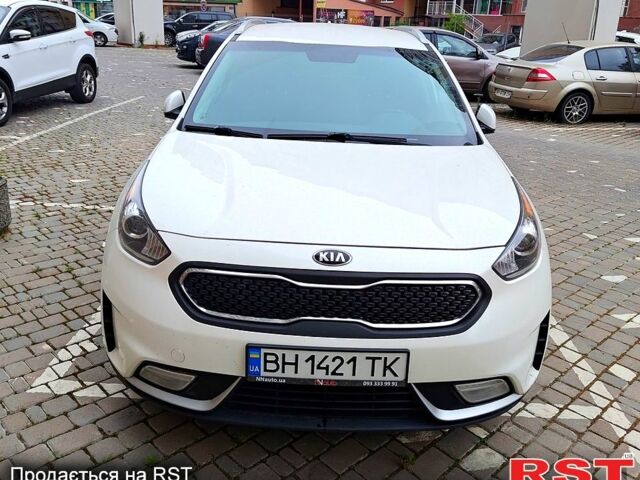 Белый Киа Niro, объемом двигателя 1.6 л и пробегом 180 тыс. км за 17200 $, фото 1 на Automoto.ua