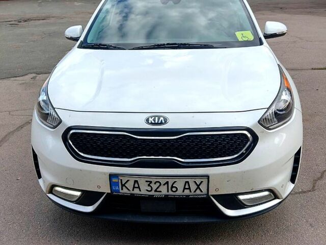 Білий Кіа Niro, об'ємом двигуна 1.6 л та пробігом 62 тис. км за 17000 $, фото 1 на Automoto.ua