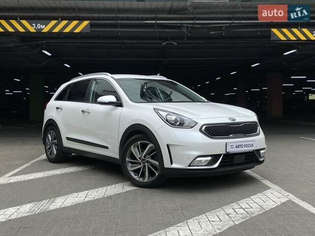 Белый Киа Niro, объемом двигателя 1.58 л и пробегом 93 тыс. км за 19990 $, фото 1 на Automoto.ua