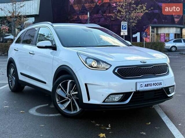 Білий Кіа Niro, об'ємом двигуна 1.58 л та пробігом 96 тис. км за 18990 $, фото 1 на Automoto.ua