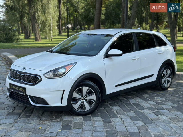 Белый Киа Niro, объемом двигателя 1.6 л и пробегом 160 тыс. км за 15400 $, фото 1 на Automoto.ua