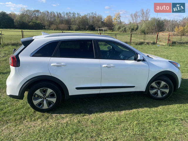 Белый Киа Niro, объемом двигателя 1.58 л и пробегом 69 тыс. км за 14300 $, фото 1 на Automoto.ua
