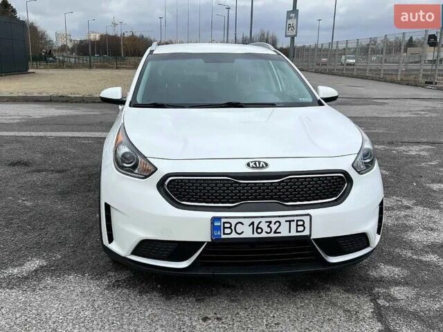 Білий Кіа Niro, об'ємом двигуна 1.59 л та пробігом 115 тис. км за 11300 $, фото 1 на Automoto.ua