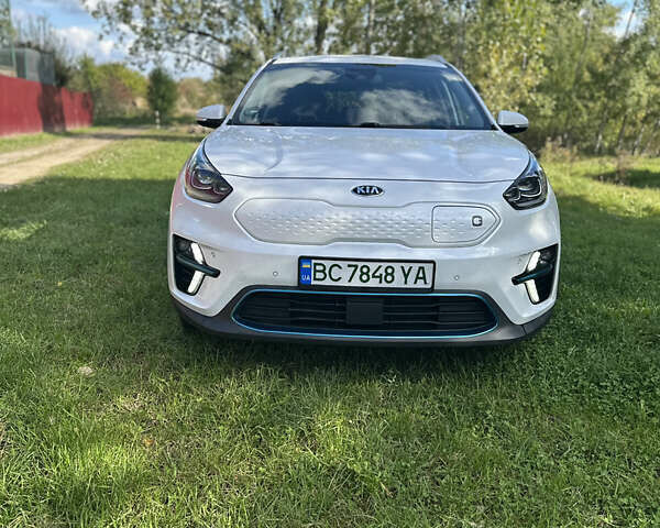 Білий Кіа Niro, об'ємом двигуна 0 л та пробігом 144 тис. км за 17300 $, фото 1 на Automoto.ua