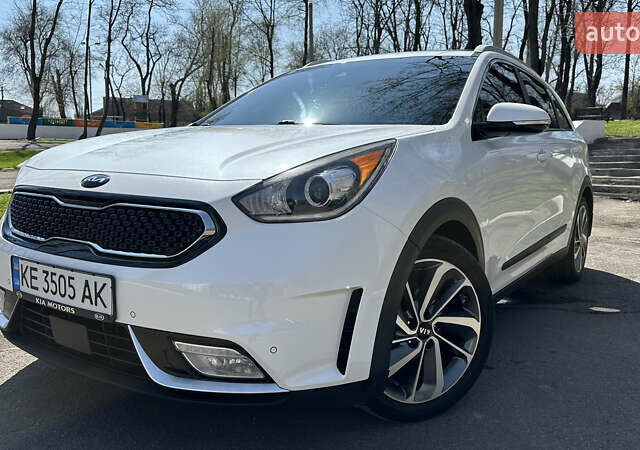 Белый Киа Niro, объемом двигателя 1.58 л и пробегом 110 тыс. км за 15999 $, фото 1 на Automoto.ua