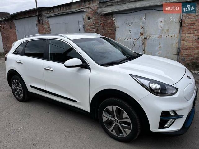 Белый Киа Niro, объемом двигателя 0 л и пробегом 211 тыс. км за 16600 $, фото 1 на Automoto.ua