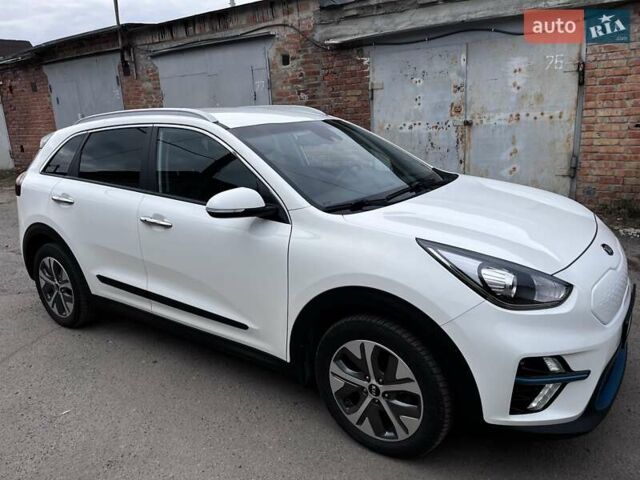 Білий Кіа Niro, об'ємом двигуна 0 л та пробігом 211 тис. км за 19000 $, фото 1 на Automoto.ua