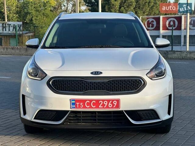 Белый Киа Niro, объемом двигателя 1.58 л и пробегом 164 тыс. км за 15500 $, фото 1 на Automoto.ua