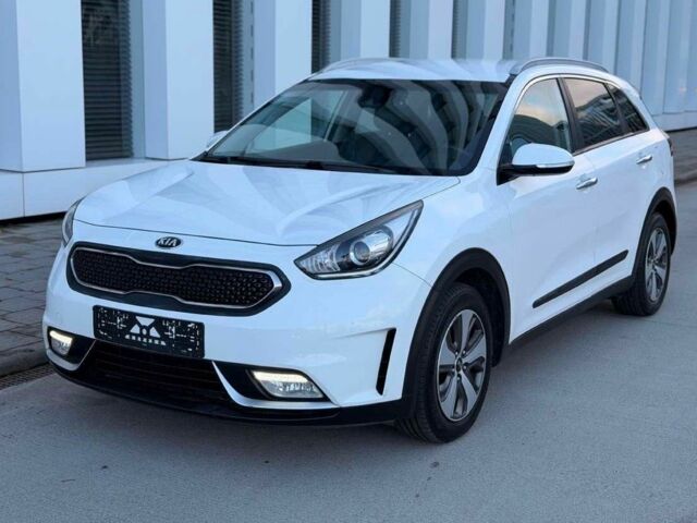 Білий Кіа Niro, об'ємом двигуна 1.6 л та пробігом 101 тис. км за 9000 $, фото 1 на Automoto.ua