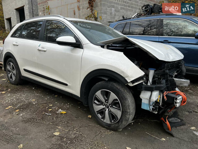 Білий Кіа Niro, об'ємом двигуна 1.58 л та пробігом 97 тис. км за 8900 $, фото 1 на Automoto.ua
