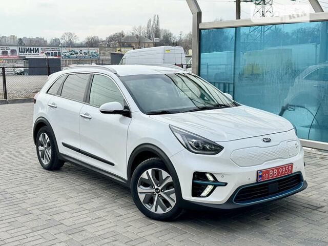 Білий Кіа Niro, об'ємом двигуна 0 л та пробігом 90 тис. км за 19700 $, фото 1 на Automoto.ua