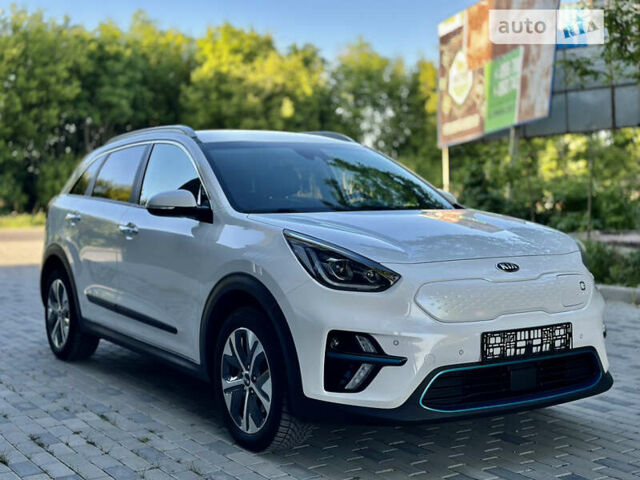 Білий Кіа Niro, об'ємом двигуна 0 л та пробігом 155 тис. км за 19000 $, фото 1 на Automoto.ua