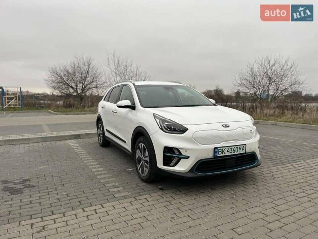 Белый Киа Niro, объемом двигателя 0 л и пробегом 150 тыс. км за 18000 $, фото 1 на Automoto.ua